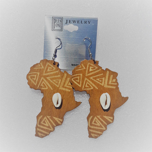 AFRICA wooden earrings with cowrie shells